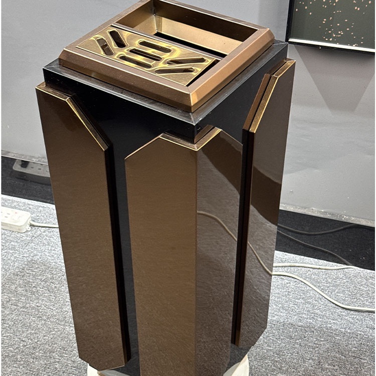 Should Hotels Place Trash Bins in Guest Corridors?