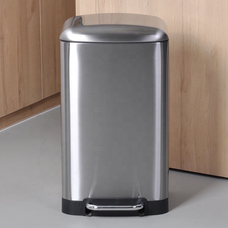 What Size Trash Bin Is Best for Hotel Guest Rooms?